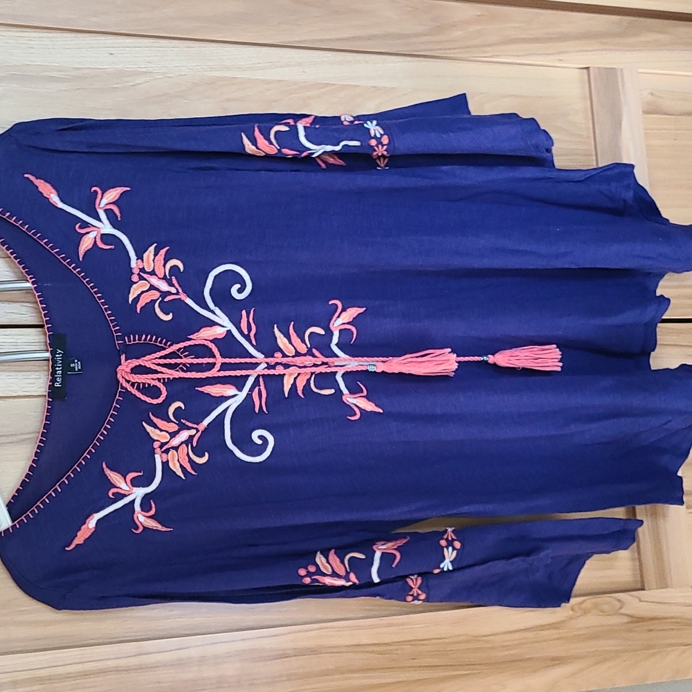 Relativity S slit arm,navy, embroidered top